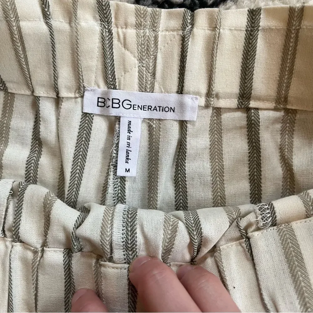 BCBGeneration Cream/Olive Herringbone Stripe Paperbag Pull On Shorts Size Medium